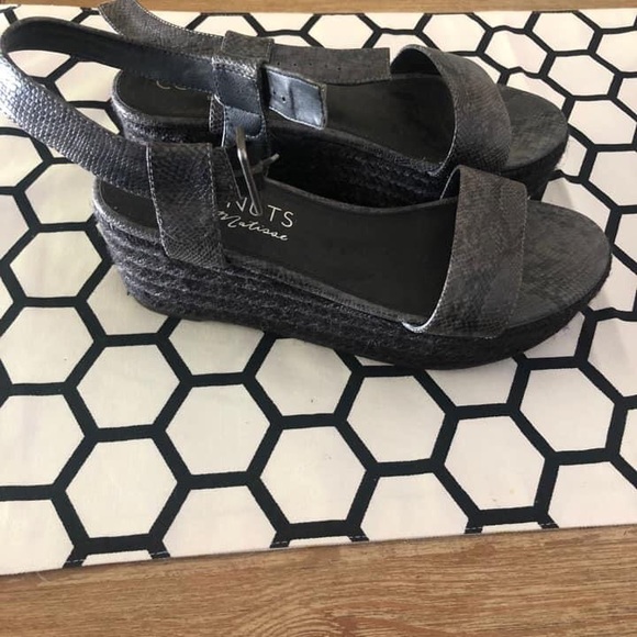 Coconuts by Matisse Snake print wedges - Picture 2 of 2